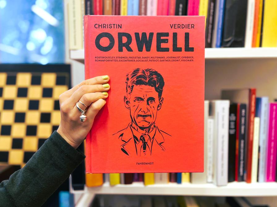 Graphic novel om George Orwell foran bogreol